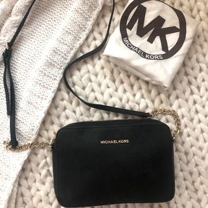 Micheal Kors Jet Set Leather Crossbody - Black